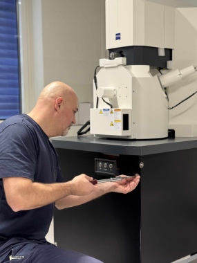 251127 ZeissEVO Installation3